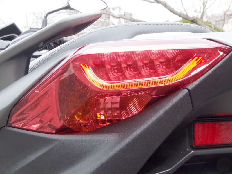 導光タイプのポジションランプ