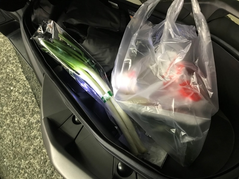 食材を買う際に長い物はさけていましたが、XMAXなら収納可能!