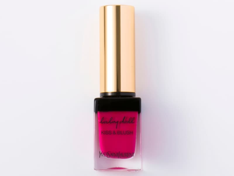 肌にのせるとスッとなじんでキレイに発色