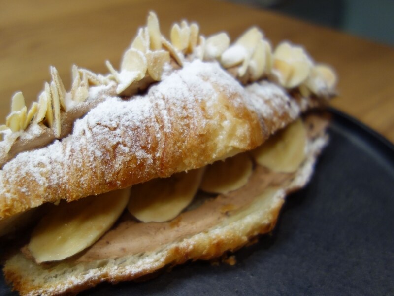 中にフレッシュなバナナのスライスが