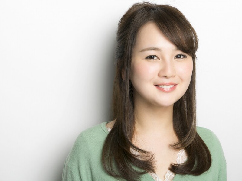 オレンジ系メイクが肌の黄色みにマッチして、より血色良く健康的に！