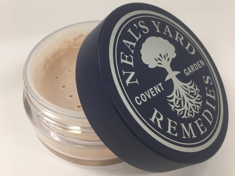 お化粧をしながらスキンケア効果も得られる！