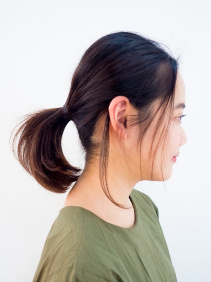 後れ毛を残して一つに結ぶ【寝ぐせOKの簡単ターバンアレンジボブ】