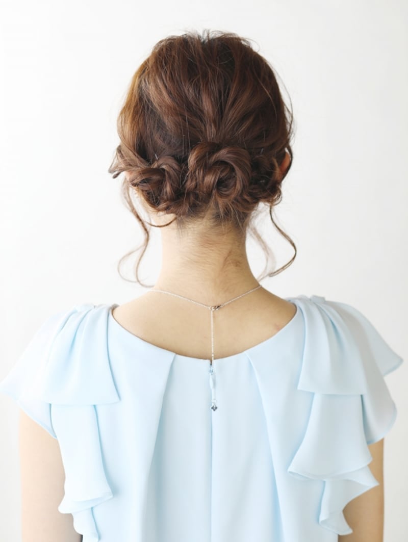 崩れにくい！スイートな3連お団子ヘアアレンジ