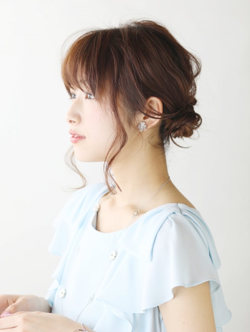 崩れにくい！スイートな3連お団子ヘアアレンジ