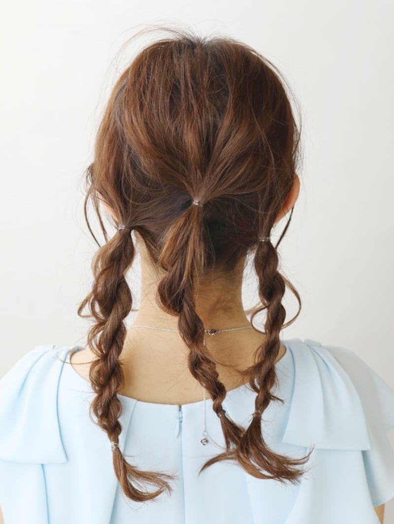 3本ロープ編みを作ってほぐす表面の髪を崩す【3連お団子ヘアロング】
