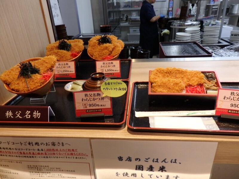 祭の湯に出店する秩父わらじかつ亭のわらじかつ