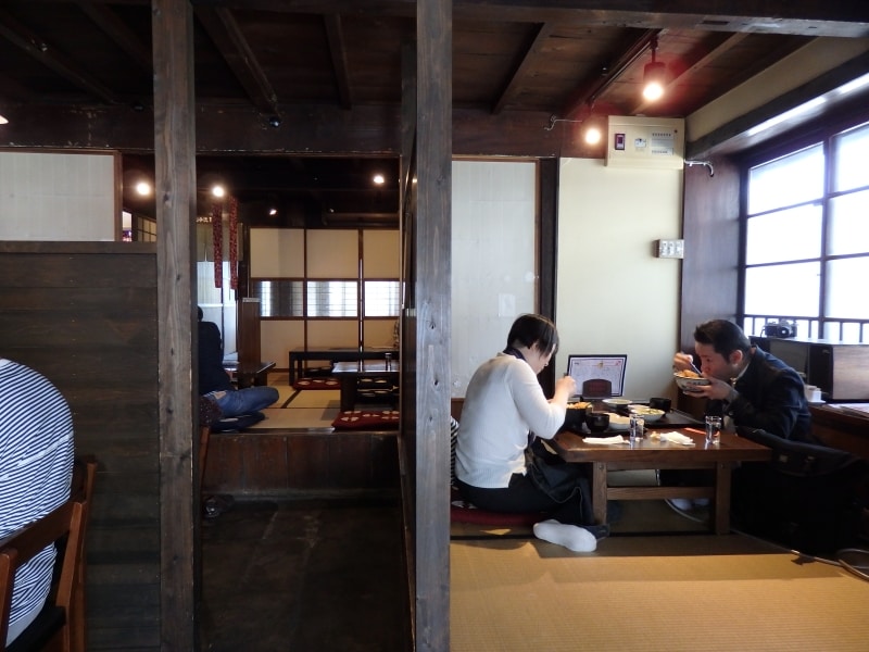 和の情緒が溢れる有り処の店内