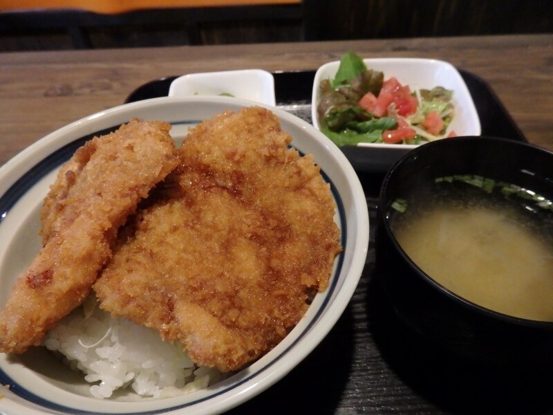 有り処のわらじかつ丼