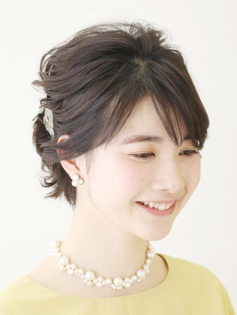 ストレートアイロンで毛先にニュアンスをつけて