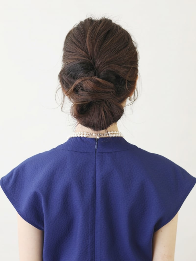 髪が多くてもおしゃれにキマる簡単シニヨンアレンジ