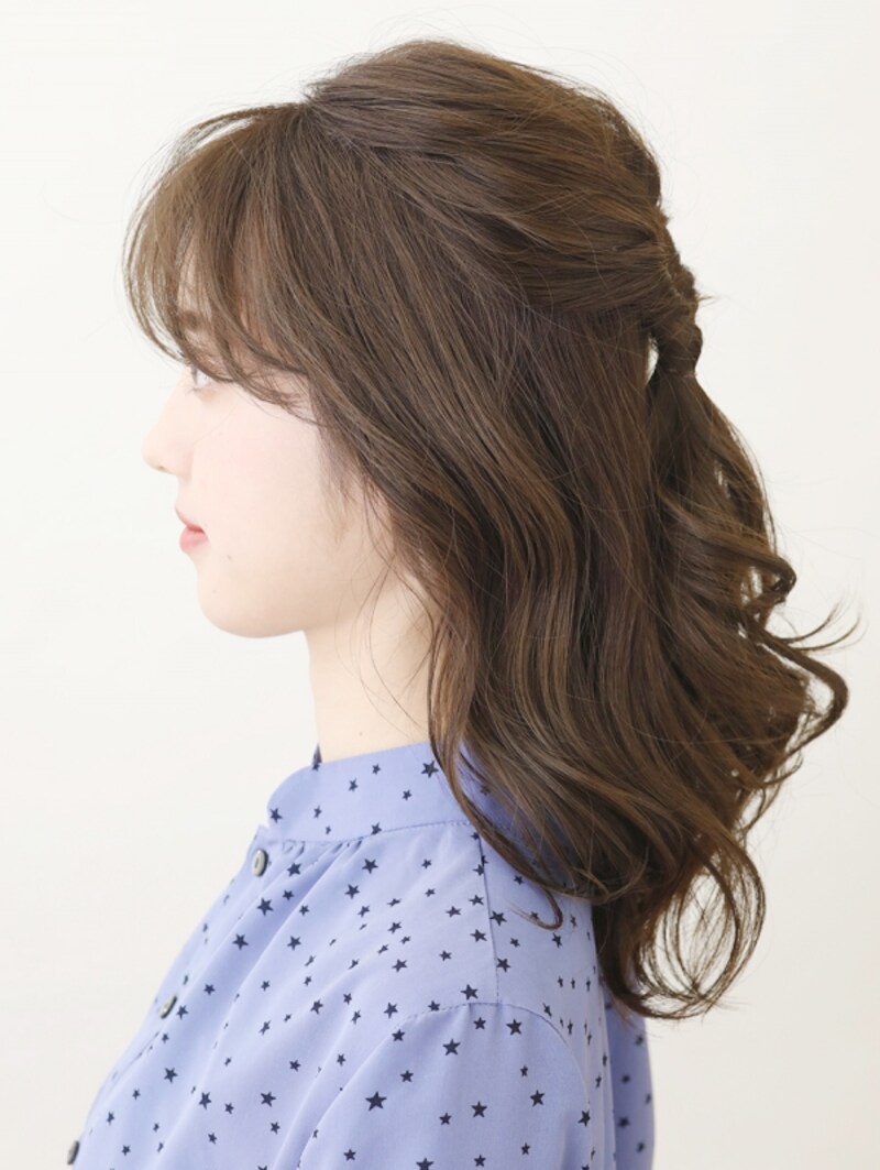 顔まわりの髪は残した状態【フィッシュボーンアレンジ】