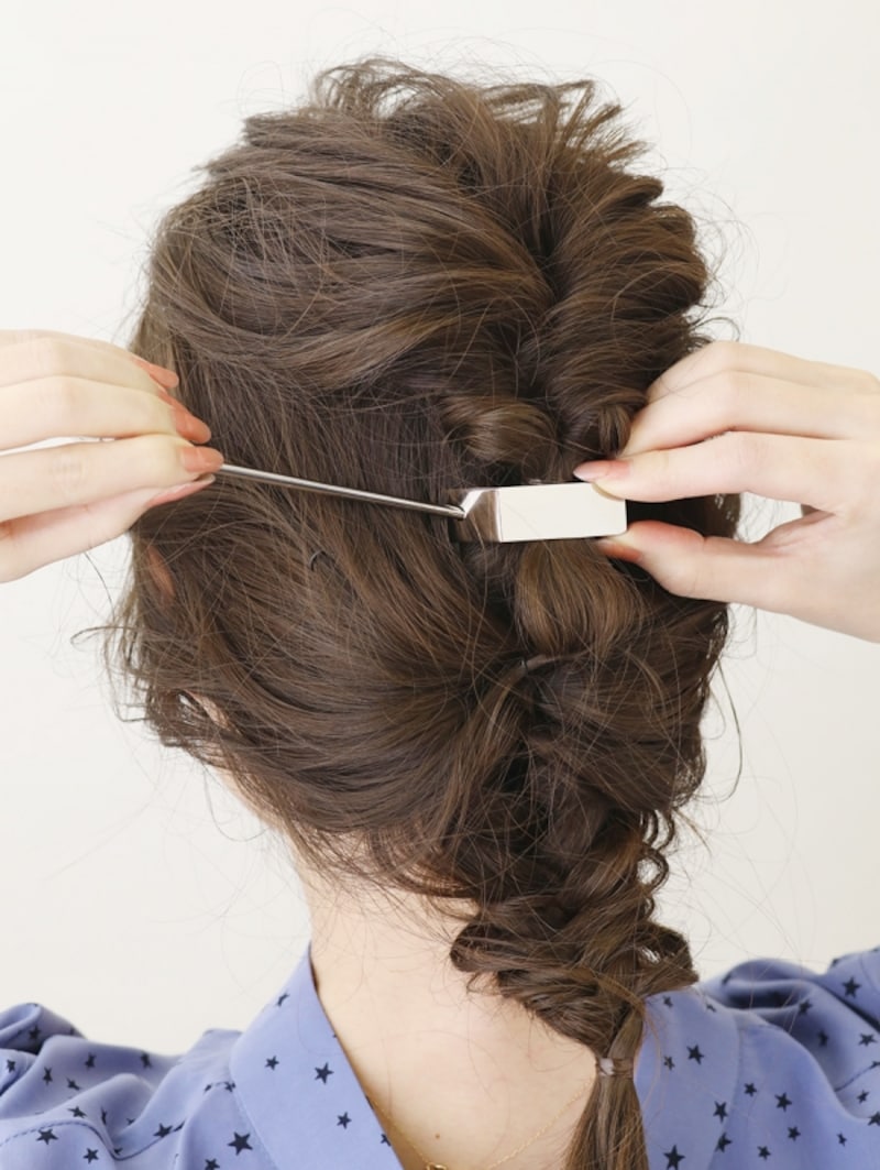 ヘアアクセサリーを飾る【フィッシュボーンアレンジ】