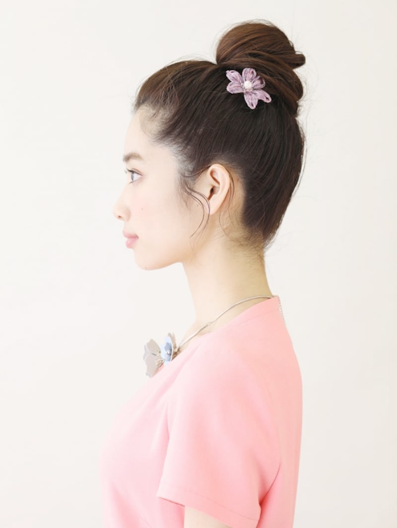 ロングならでは!高めの位置がかわいいお団子アレンジ