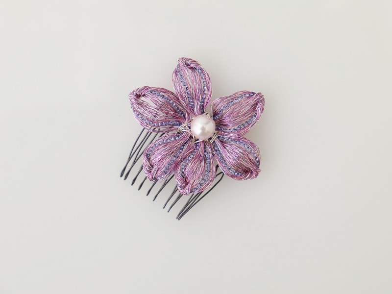 花びらの形をしたワイヤーヘアアクセ