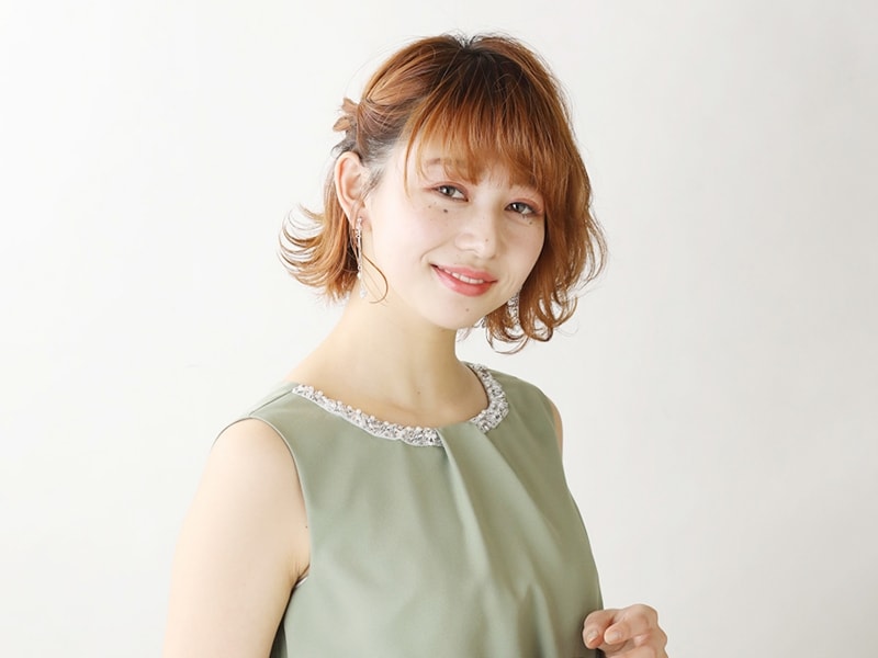 大人かわいいアシメントリーショートヘアアレンジ