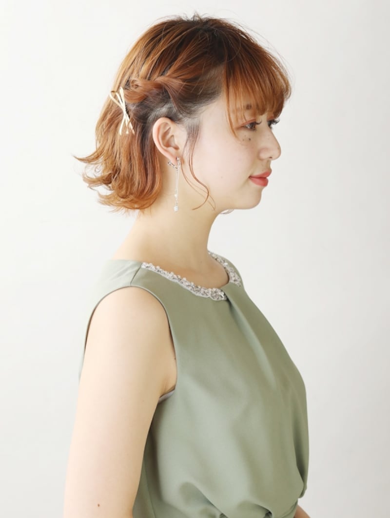 大人かわいいアシメントリーショートヘアアレンジ