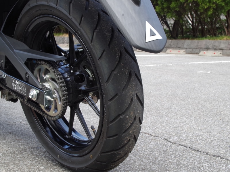 250ccスポーツクラスなみに太いリアタイヤ
