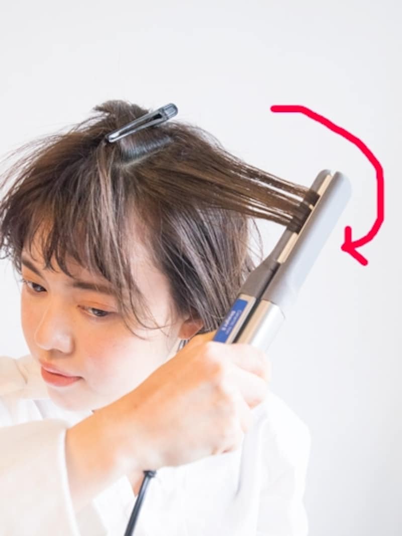 毛先は内巻きに回転