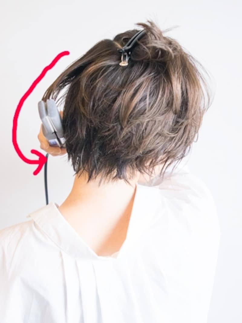 毛先は内巻きにする
