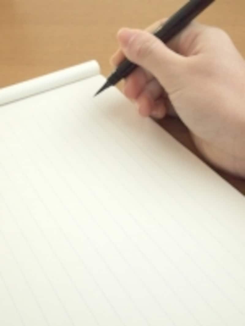 パソコンで書いてもマナー違反ではありませんが、できれば自筆で弔意と遺族への思いやりを伝えて