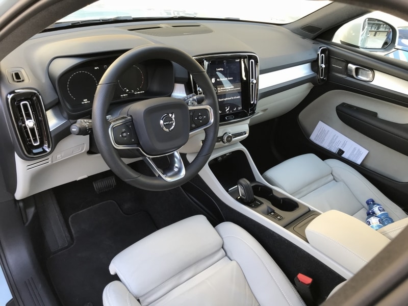 XC40運転席画像