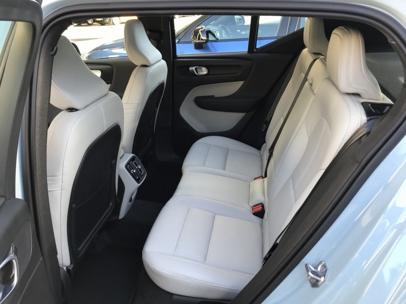 XC40後部座席画像