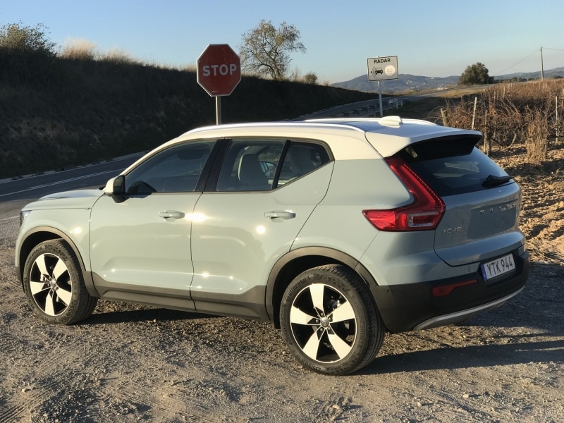 XC40、安全装備は全て標準装備だ！