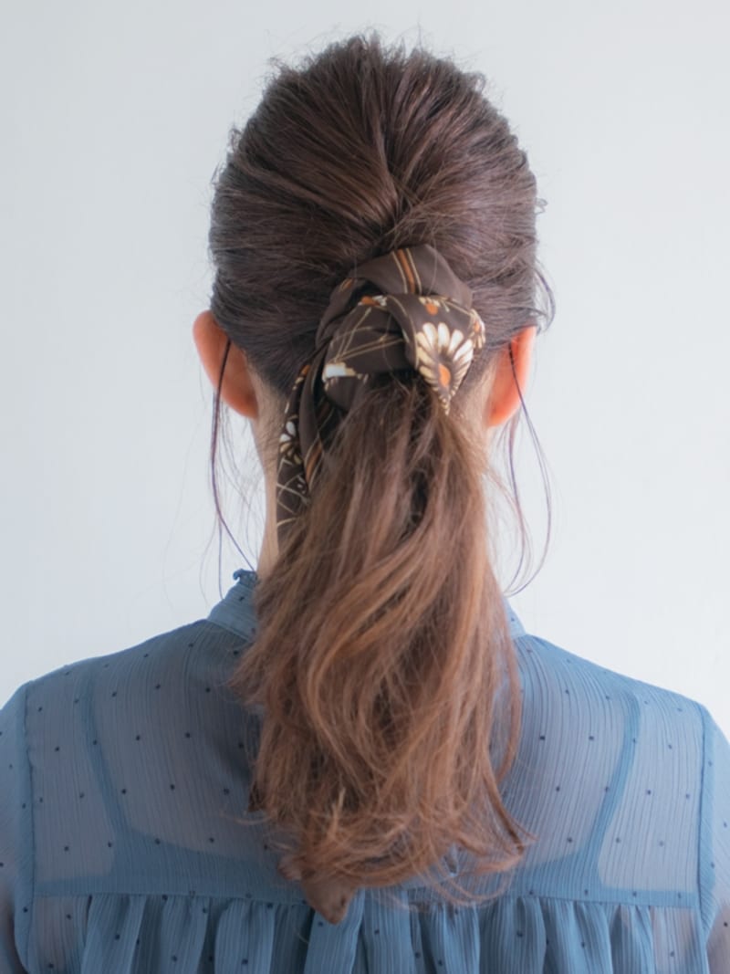 くるりんぱ×ひとつ結びで作る簡単スカーフアレンジ