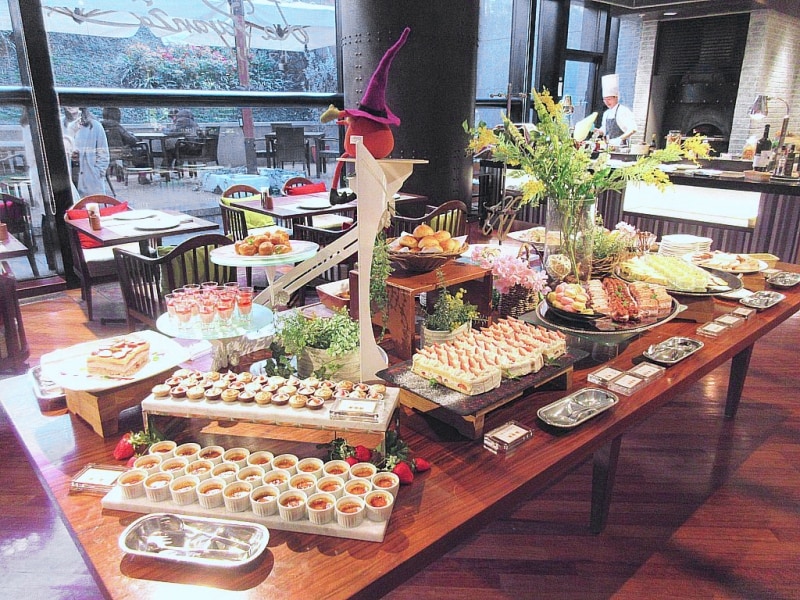 ラ・パランツァ メインのブッフェ台