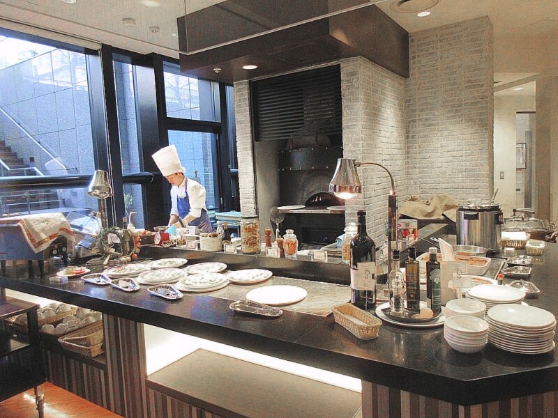 ラ・パランツァ ピッツァ窯のあるブッフェ台