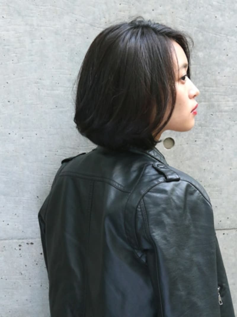 黒髪でも重く見えない動きのあるボブ