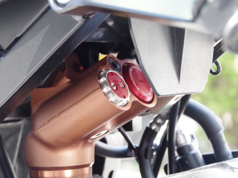 リアサスペンションのダンパー調整機構