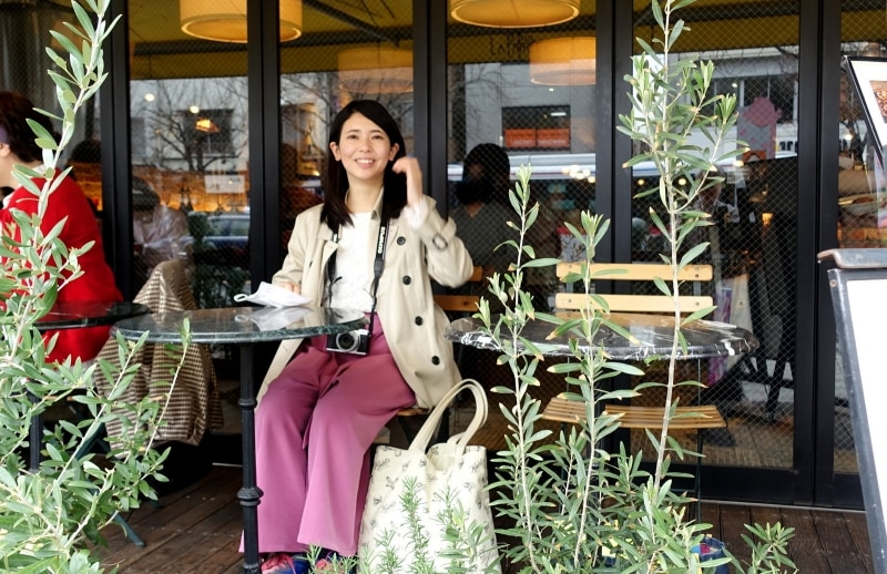 桜の見えるテラスでランチ