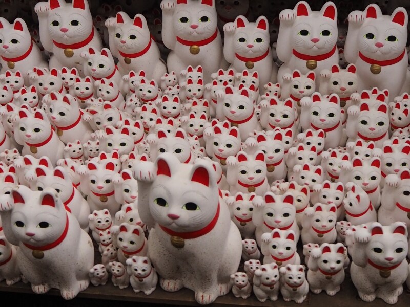 願いのかなった人が返納にした招き猫