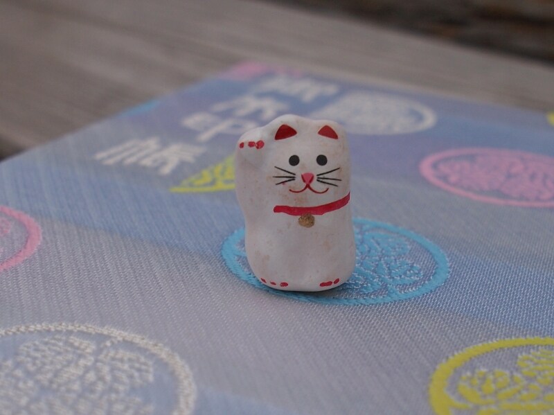 御朱印帳と比べてもこの小ささ。なんともかわいい