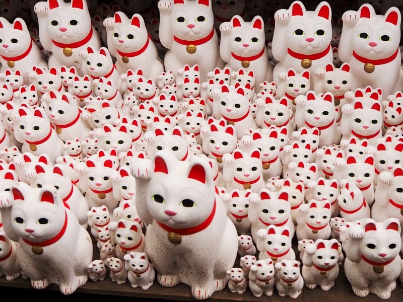 願いのかなった人が返納にした招き猫