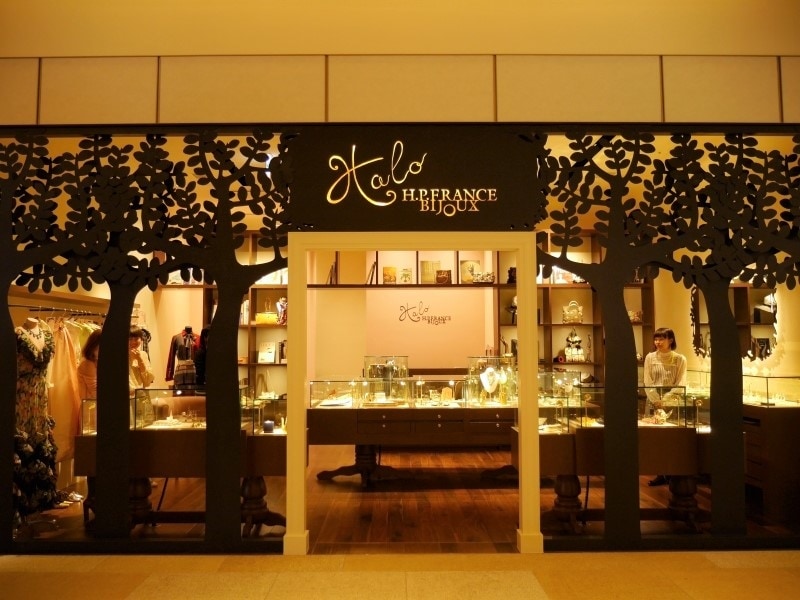 外観も素敵な『Halo H.P.FRANCE BIJOUX』