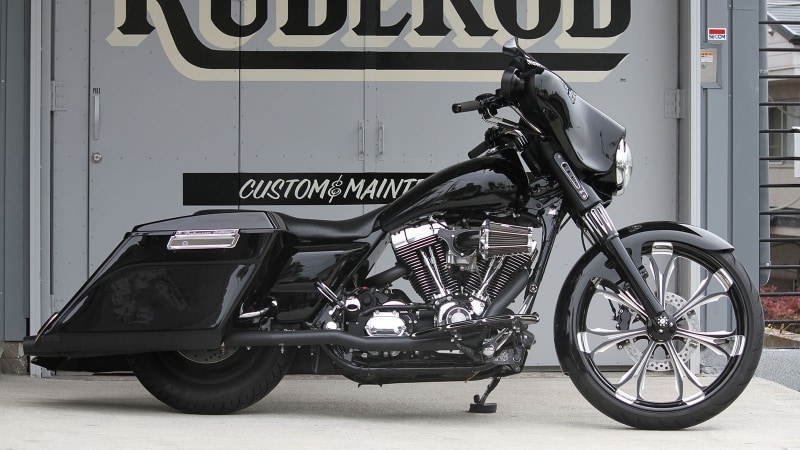 神戸のカスタムショップ「ルードロッド」が手がけたバガー・ストリートグライド