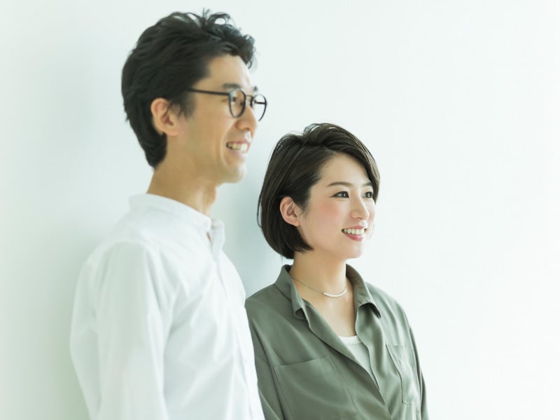 恋人は見つめ合い、夫婦は同じ方向を見る。あなたはどちらの関係が快適ですか?