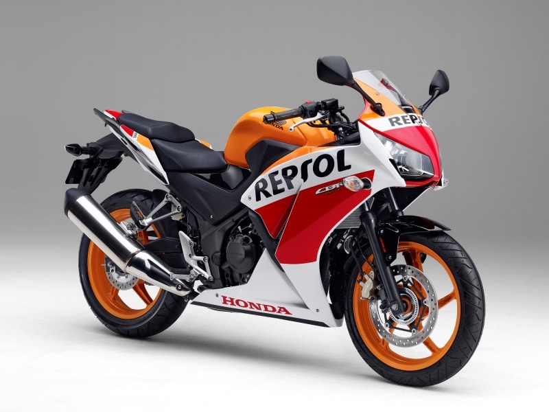 レース用に買ったと言うホンダ・CBR250R 写真は保安部品付の公道走行が出来るモデル