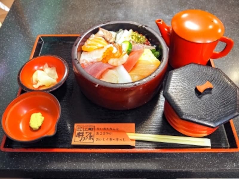 コスパ抜群 金沢近江町市場のおすすめ海鮮丼ベスト3 金沢の観光 旅行 All About コスパ抜群 金沢近江町市場のおすすめ海鮮丼ベスト3 金沢の観光 旅行 All About