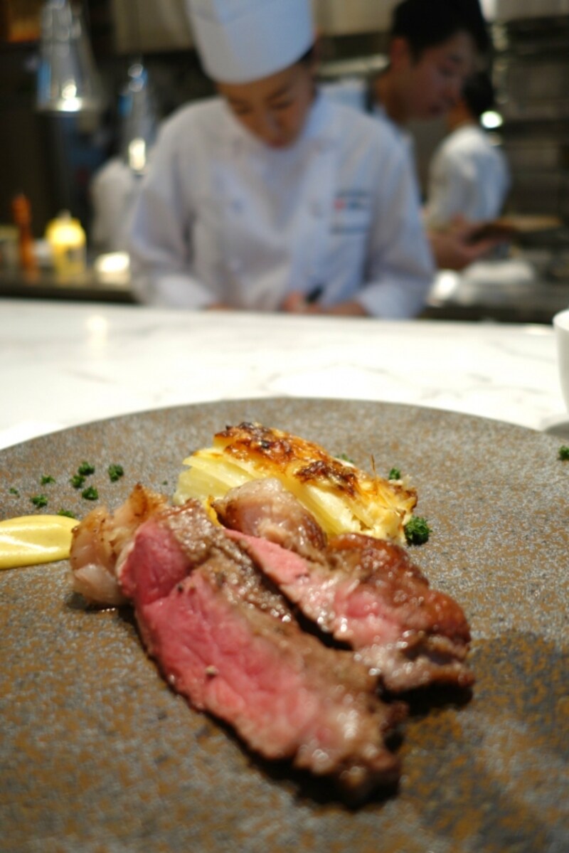 東京ミッドタウン日比谷「モルソー」のメインの肉料理