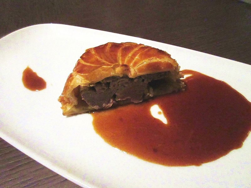 タワーズ 肉料理：トラディッショナルなパイ包み