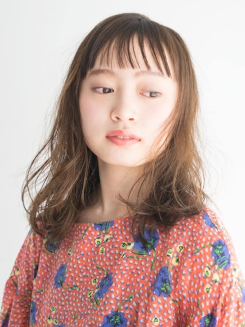 肩下のミディアムヘア