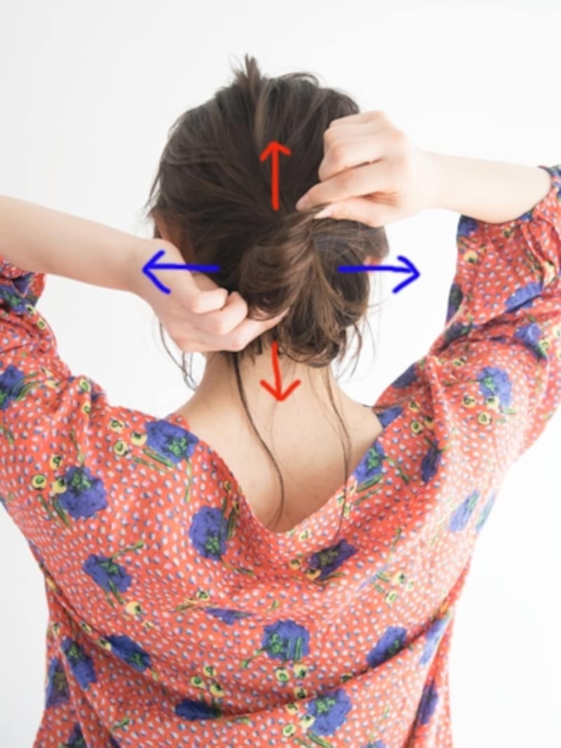 指先でつまみ出すように崩す