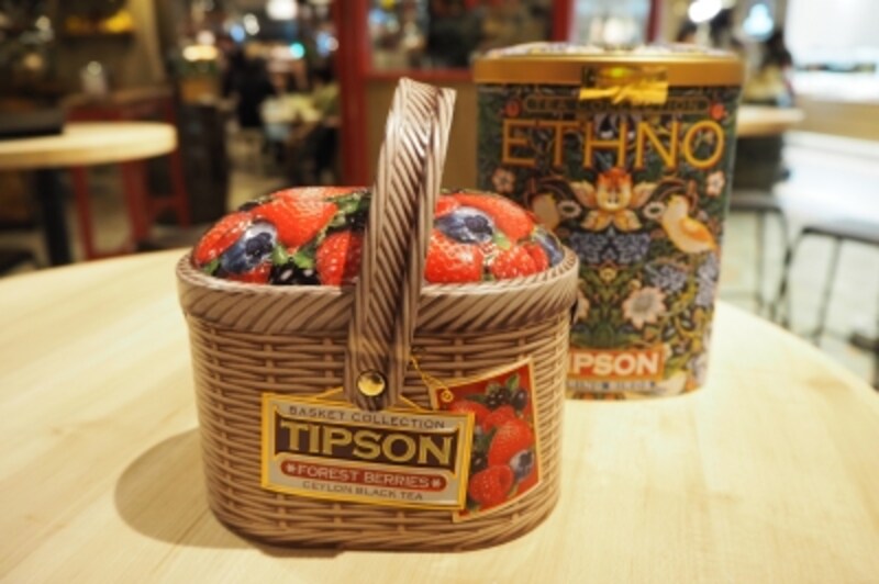 クラシカルでエレガントなデザインの紅茶缶