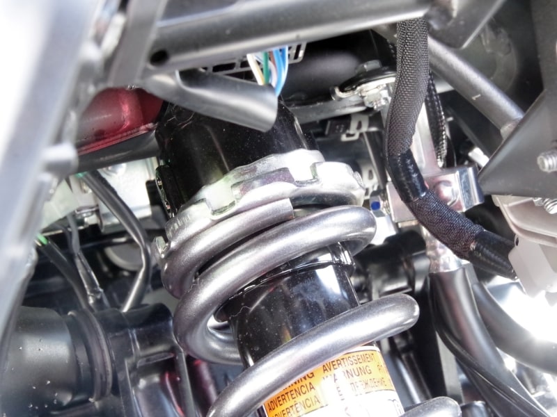 リアサスペンションはプリロードの調整が可能