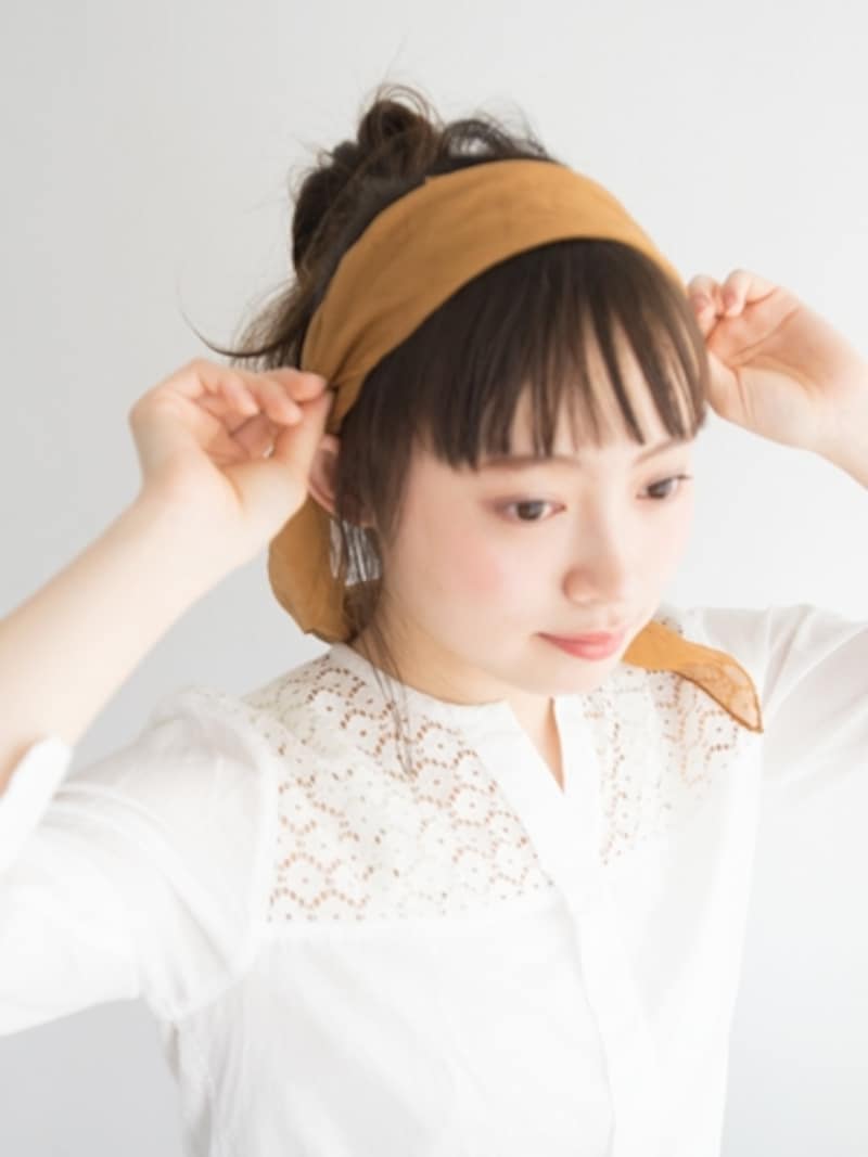 前髪の境目に当てる