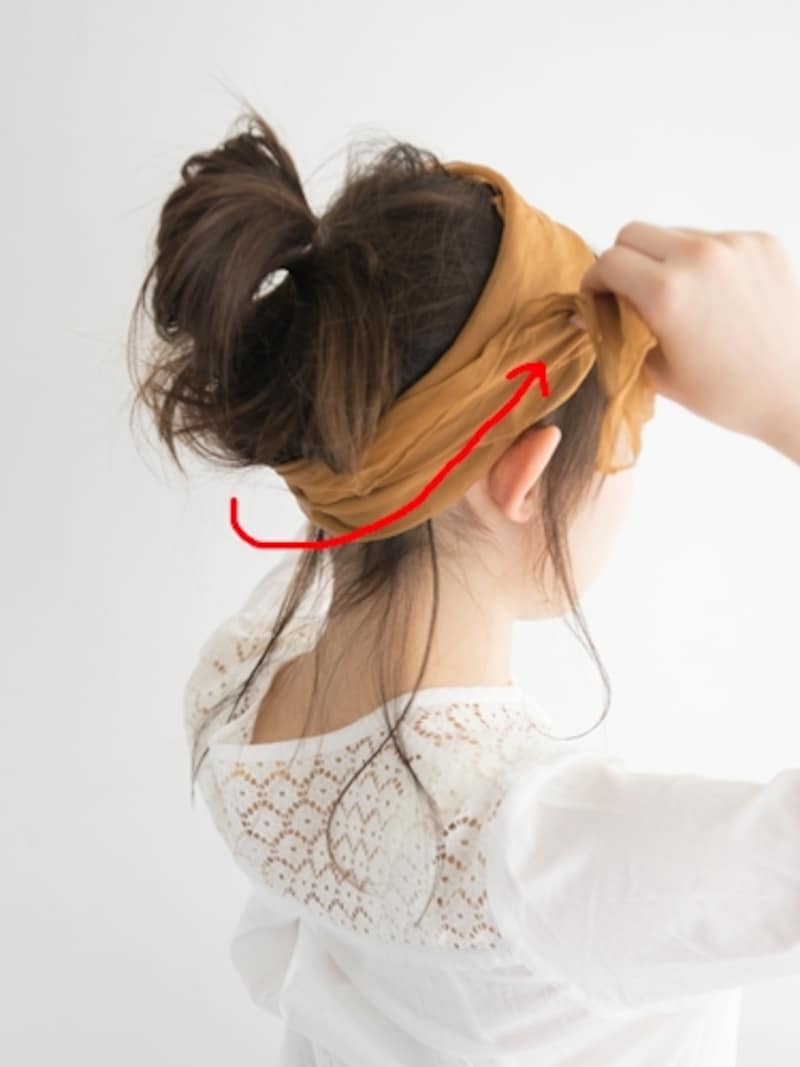 後頭部を通して逆側へ